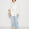 SAMSOE&SAMSOE marca de ropa de mujer con un estilo ,nórdico casual dinámico y vanguardista