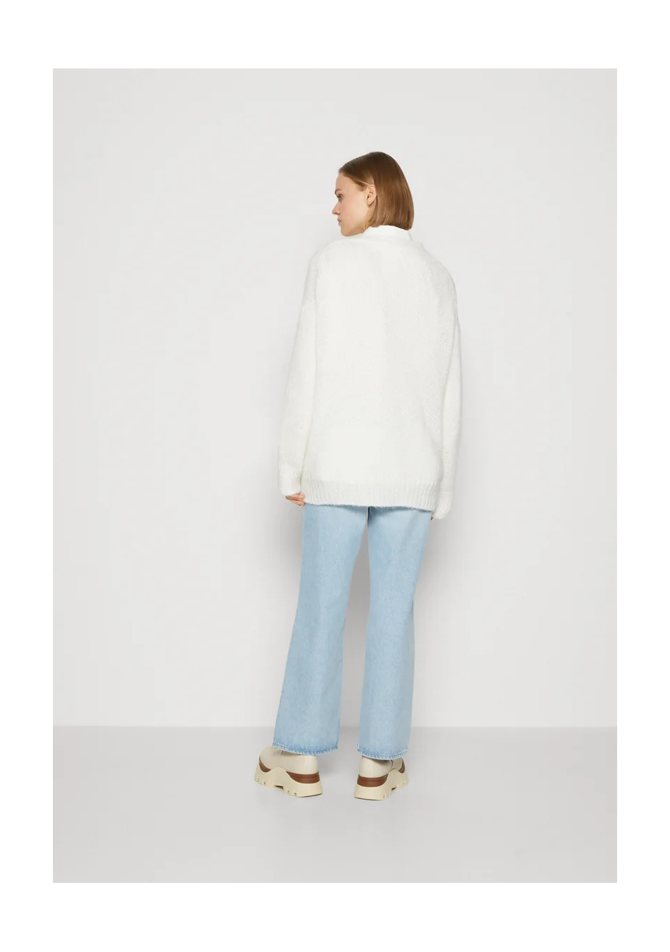 SAMSOE&SAMSOE marca de ropa de mujer con un estilo ,nórdico casual dinámico y vanguardista