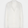 SAMSOE&SAMSOE marca de ropa de mujer con un estilo ,nórdico casual dinámico y vanguardista