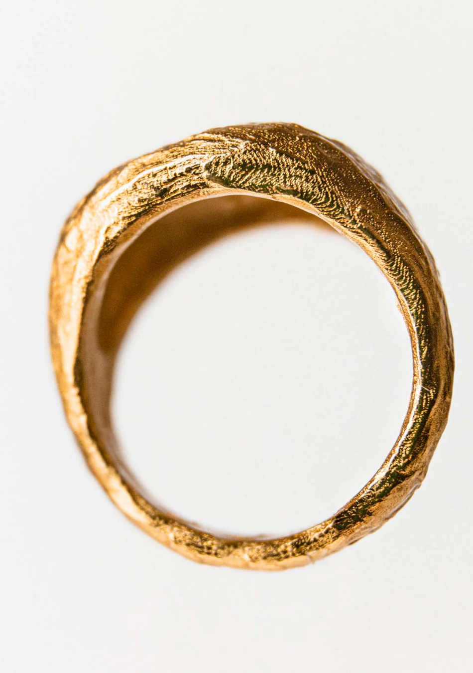 ALHAJA marca española de joyeria de estilo barroco y fresco