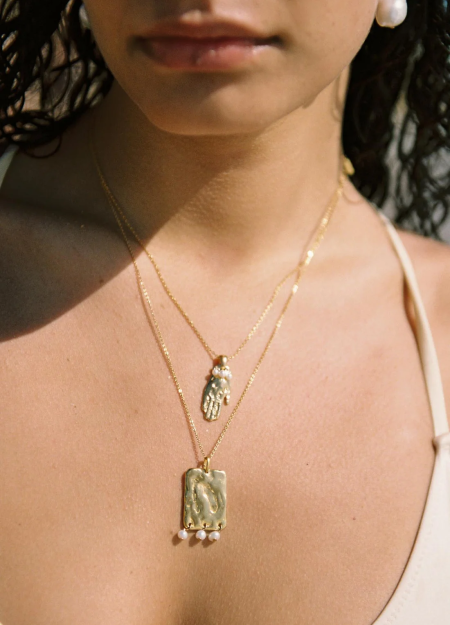 ALHAJA marca española de joyeria de estilo barroco y fresco