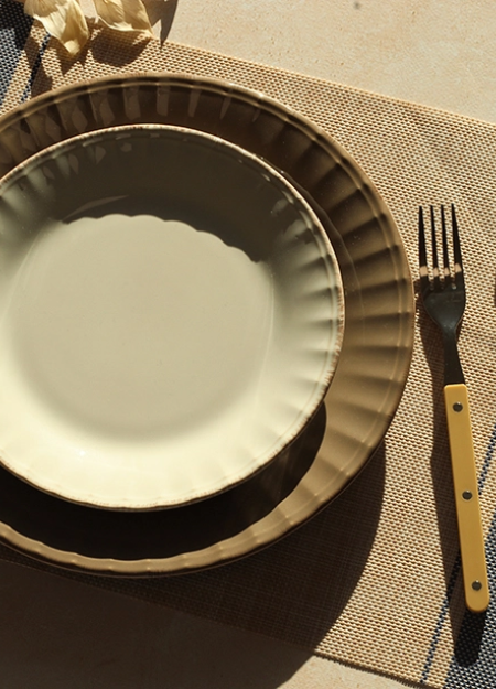 NOVASTYL es una marca francesa de vajillas con un estilo atemporal, funcional y elegante