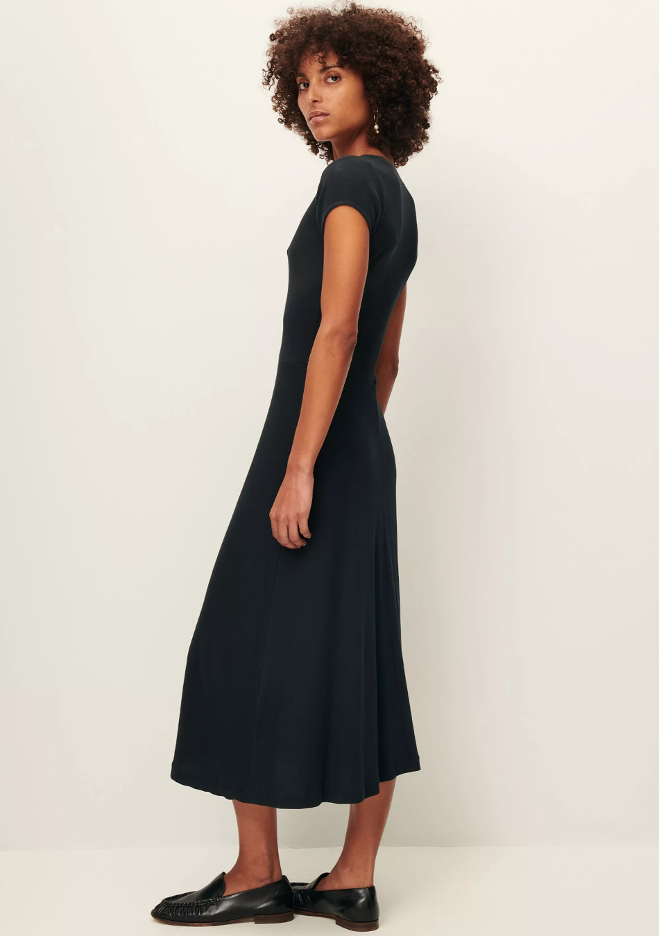SESSÚN marca francesa de ropa de mujer con un estilo casual, femenino y minimal