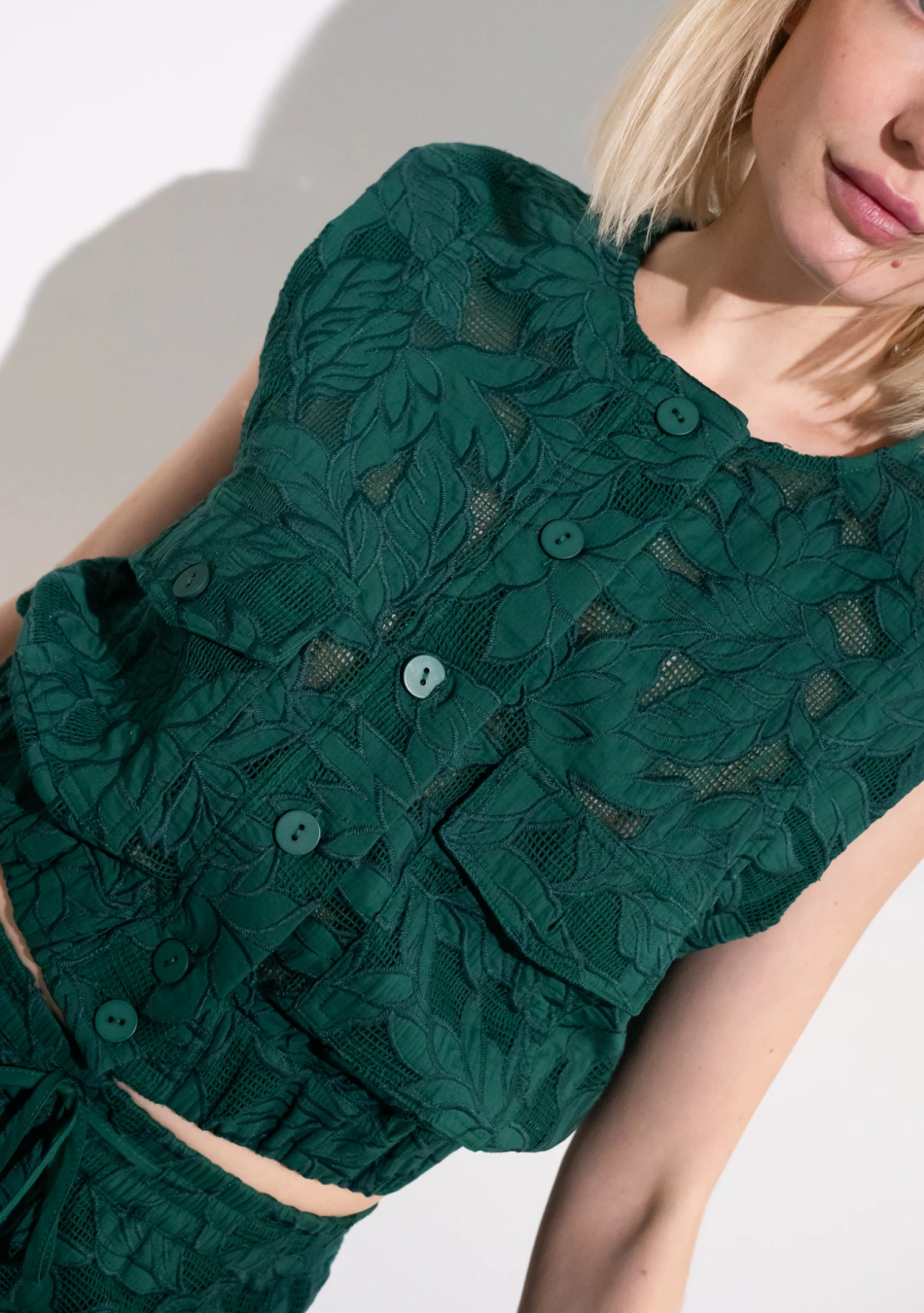 THE TINY BIG SISTER es una marca de moda caracterizada por su elegancia y diversión