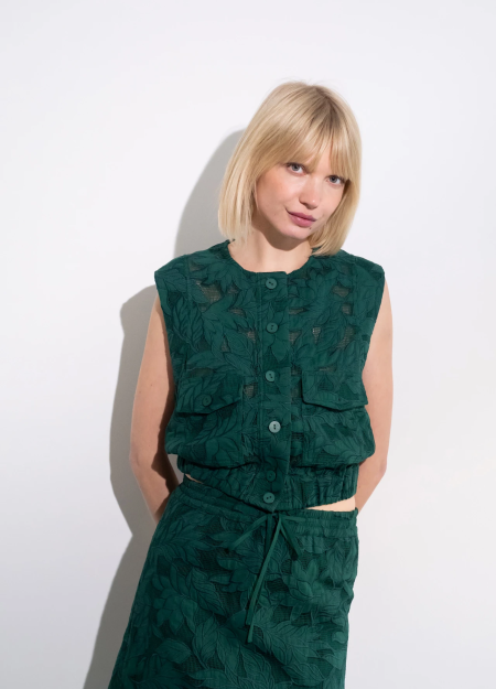 THE TINY BIG SISTER es una marca de moda caracterizada por su elegancia y diversión