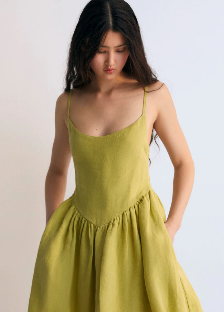 WE ARE THE NEW SOCIETY marca española de ropa de mujer con u estilo muy femenino y conceptual