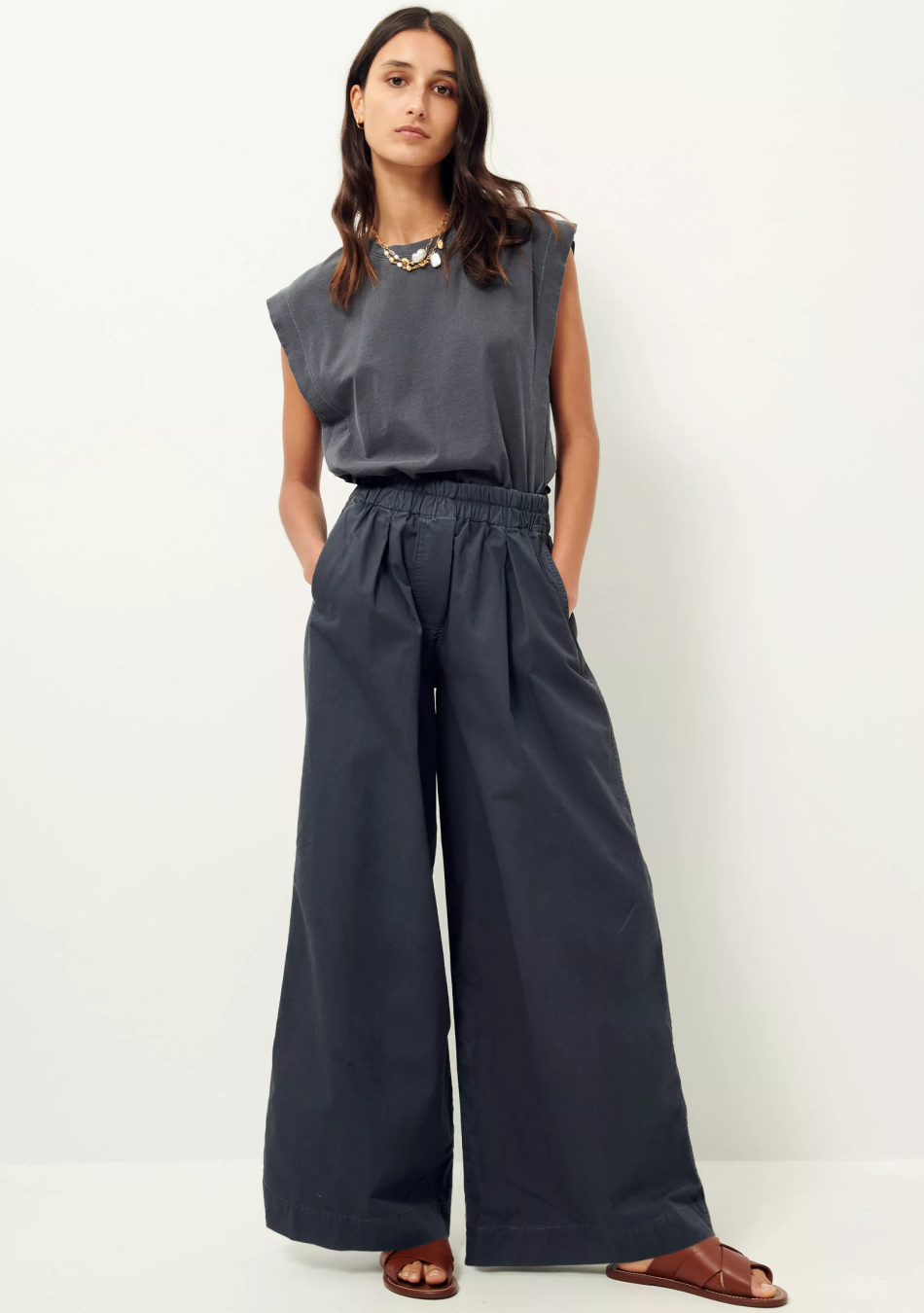 SESSÚN marca francesa de ropa de mujer con un estilo casual, femenino y minimal