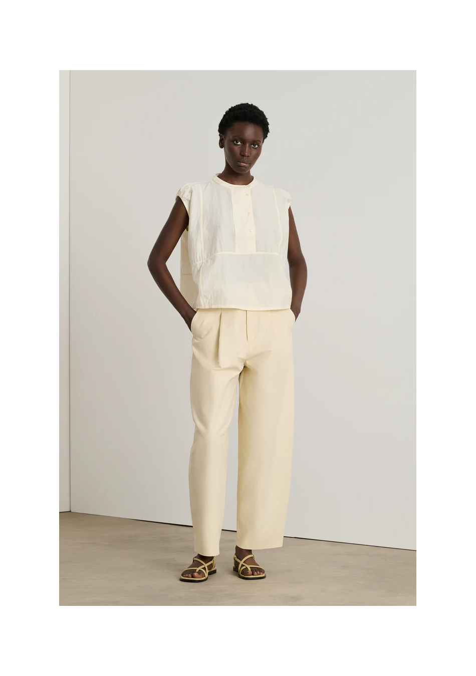 SOEUR marca francesa de ropa de mujer con un estilo casual y femenino.
