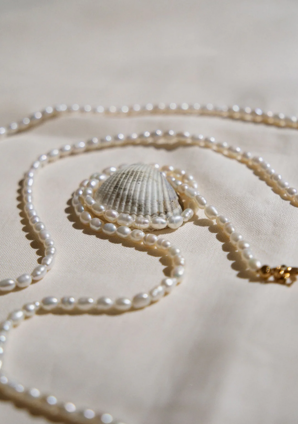 ALHAJA marca española de joyeria de estilo barroco y fresco