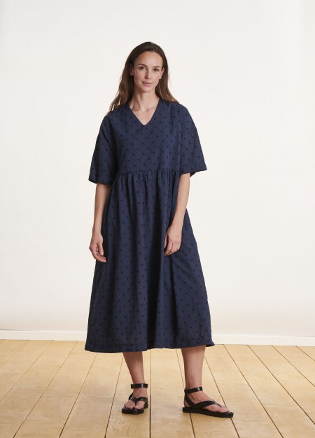 HUMILITY marca francesa de ropa de mujer con un estilo atemporal y casual.