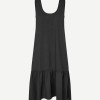 SAMSOE&SAMSOE marca nórdica de ropa de mujer con un estilo vanguardista y casual