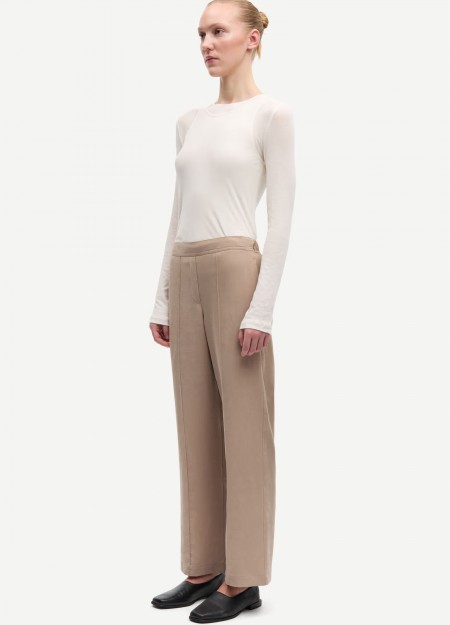 SAMSOE&SAMSOE marca nórdica de ropa de mujer con un estilo vanguardista y casual 2