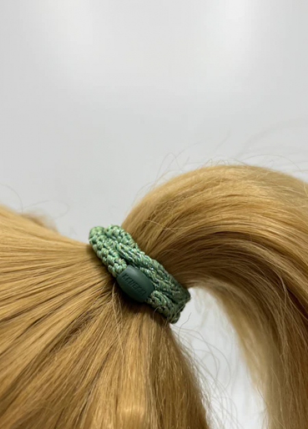 KKNEKKI es una marca de gomas de pelo original y colorida
