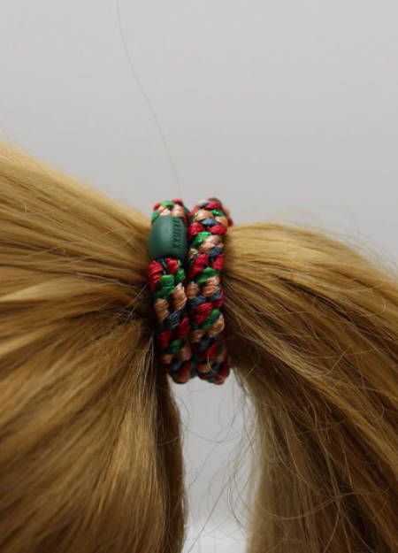 KKNEKKI es una marca de gomas de pelo original y colorida