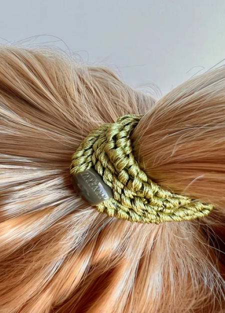 KKNEKKI es una marca de gomas de pelo original y colorida