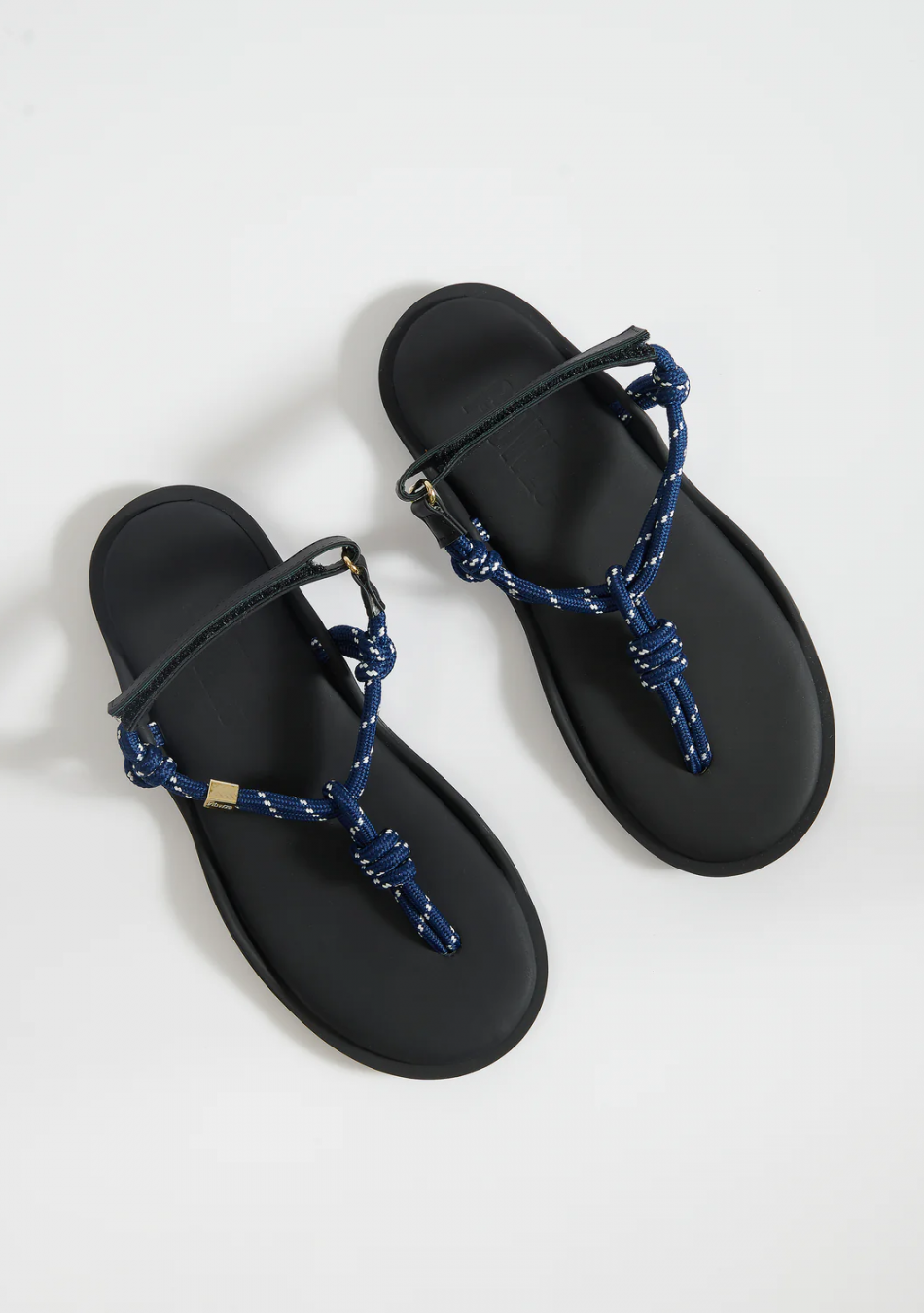 FLÒWZE marca italiana de sandalias de cordón con versatilidad y estilo