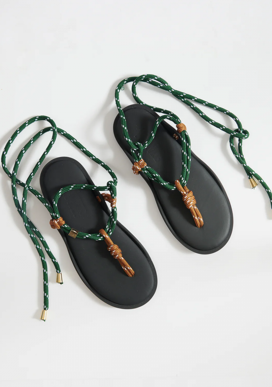 FLÒWZE marca italiana de sandalias de cordón con versatilidad y estilo