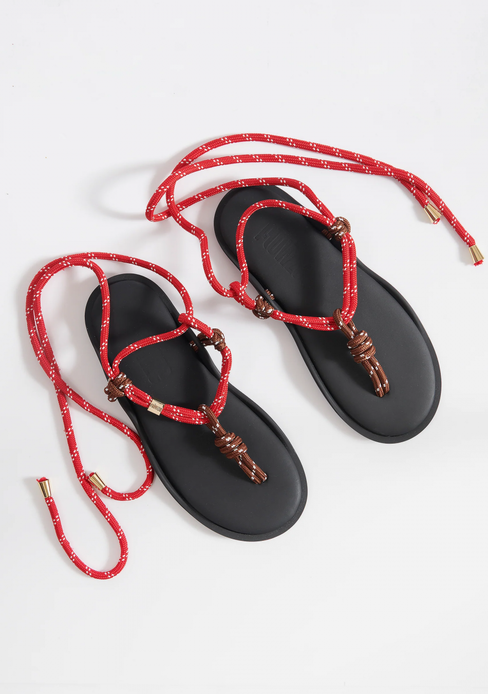 FLÒWZE marca italiana de sandalias de cordón con versatilidad y estilo