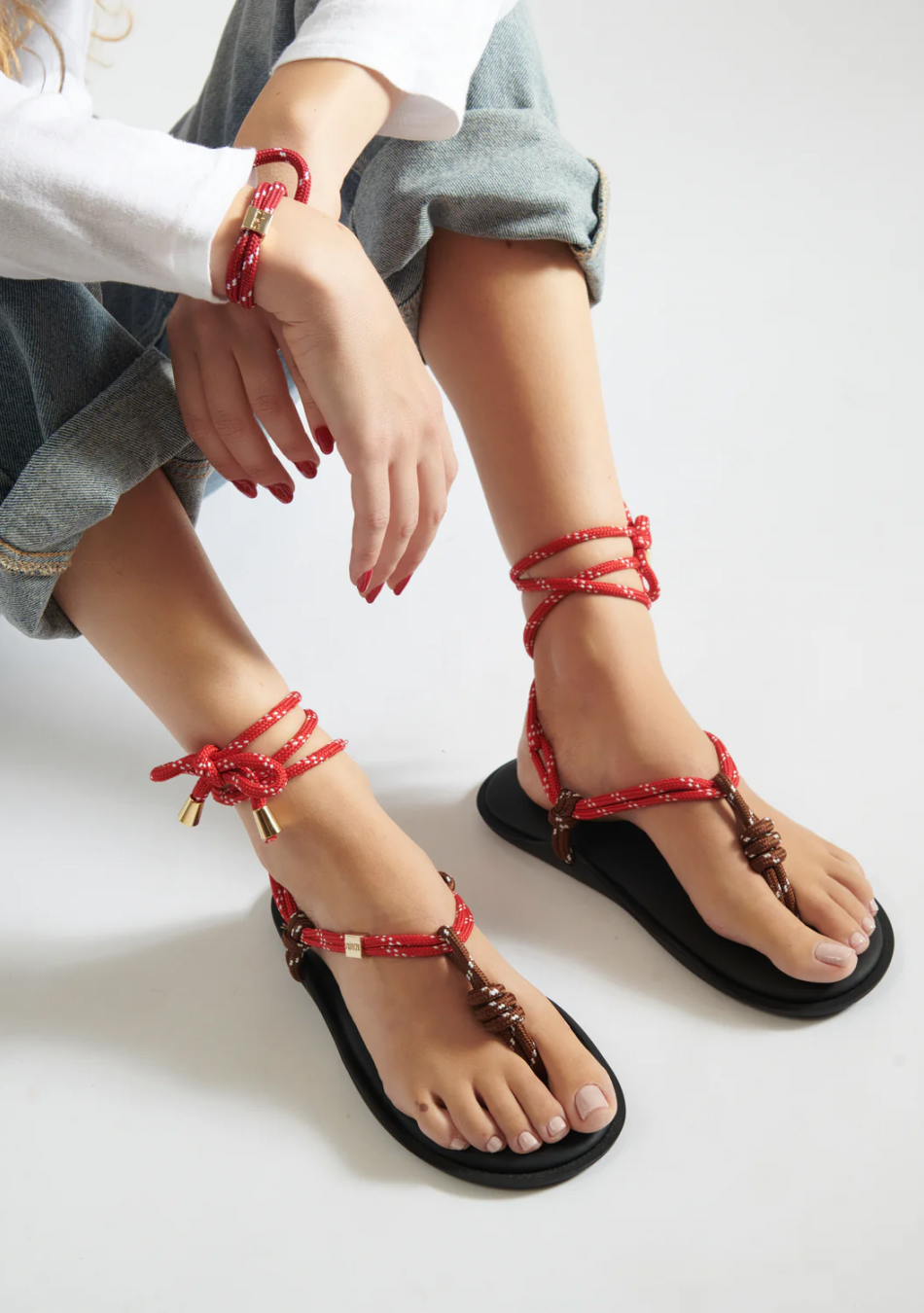 FLÒWZE marca italiana de sandalias de cordón con versatilidad y estilo