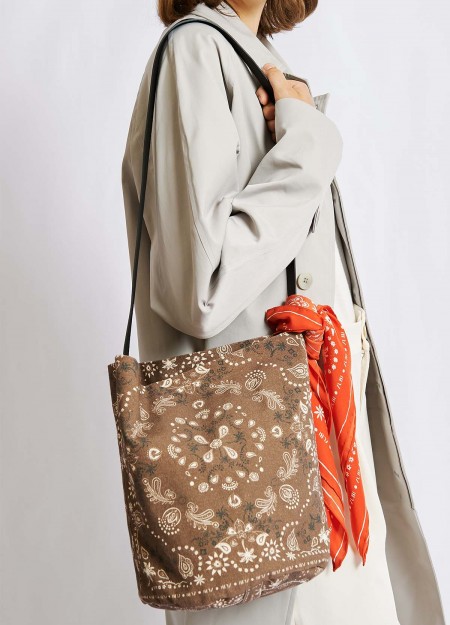 ZUBI DESIGN marca de ropa con prendas funcionales y elegantes