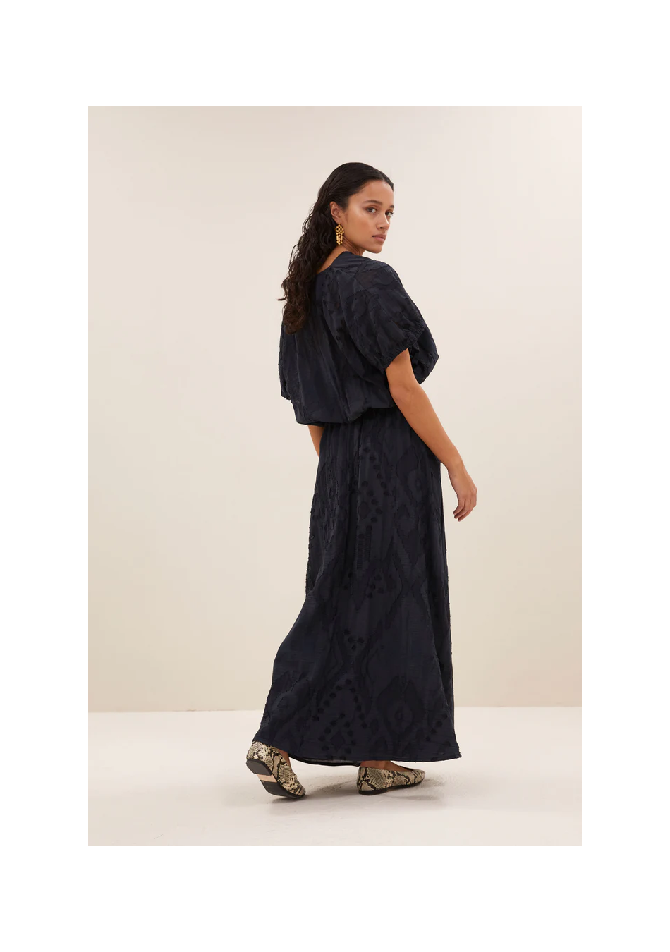 By Bar marca de estilo nórdico para una mujer dinámica y muy femenina