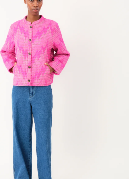 LOLLYS LAUNDRY es una marca de Copenhague de prendas diseñadas para adaptarse a ti, con colores y detalles únicos