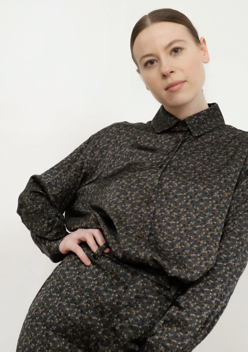THE TINY BIG SISTER es una marca de moda caracterizada por su elegancia y diversión