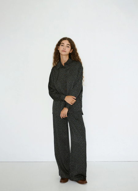 THE TINY BIG SISTER es una marca de moda caracterizada por su elegancia y diversión