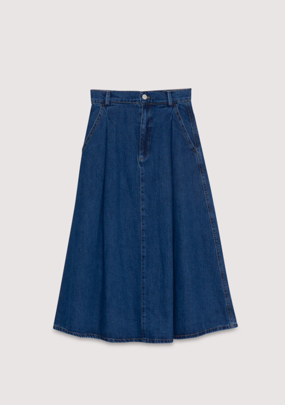 THE NEW SOCIETY marca española de ropa de mujer con un estilo nórdico y vanguardista