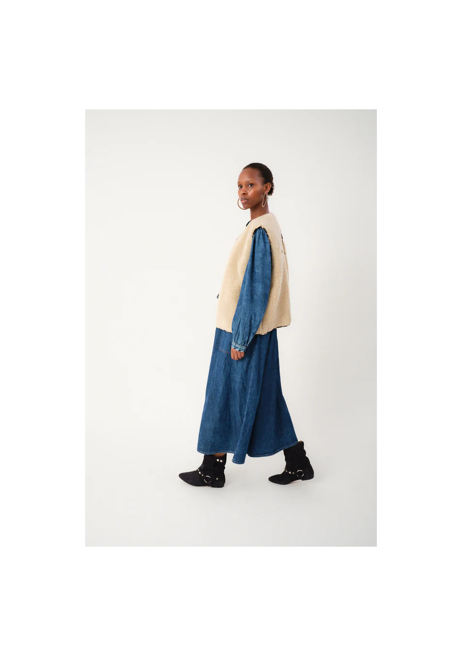 LOLLYS LAUNDRY es una marca de Copenhague de prendas diseñadas para adaptarse a ti, con colores y detalles únicos