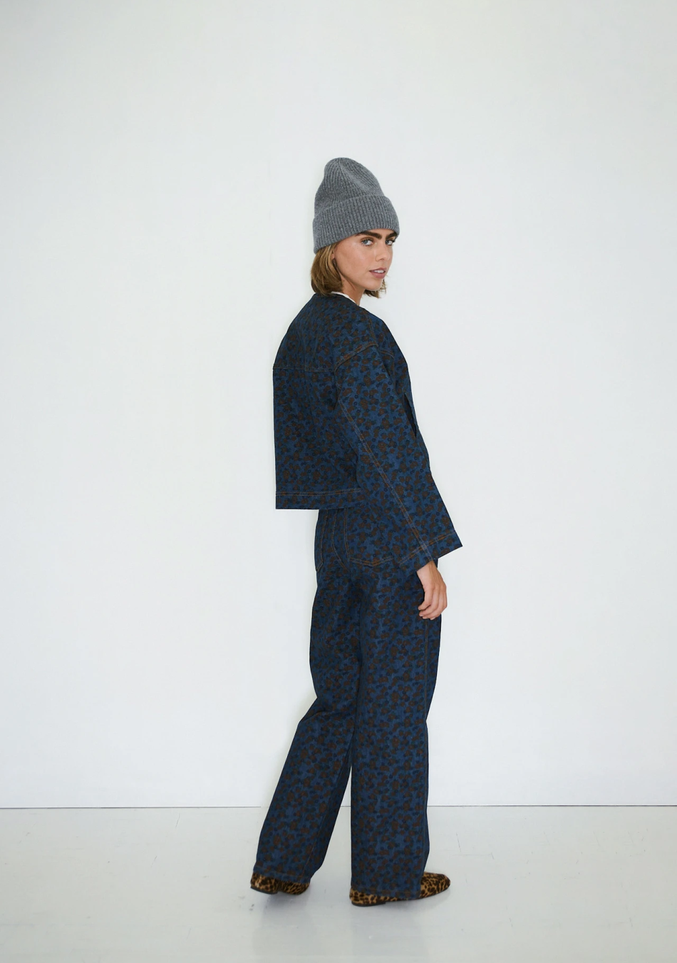 THE TINY BIG SISTER marca Española de ropa de mujer con un estilo conceptual y casual