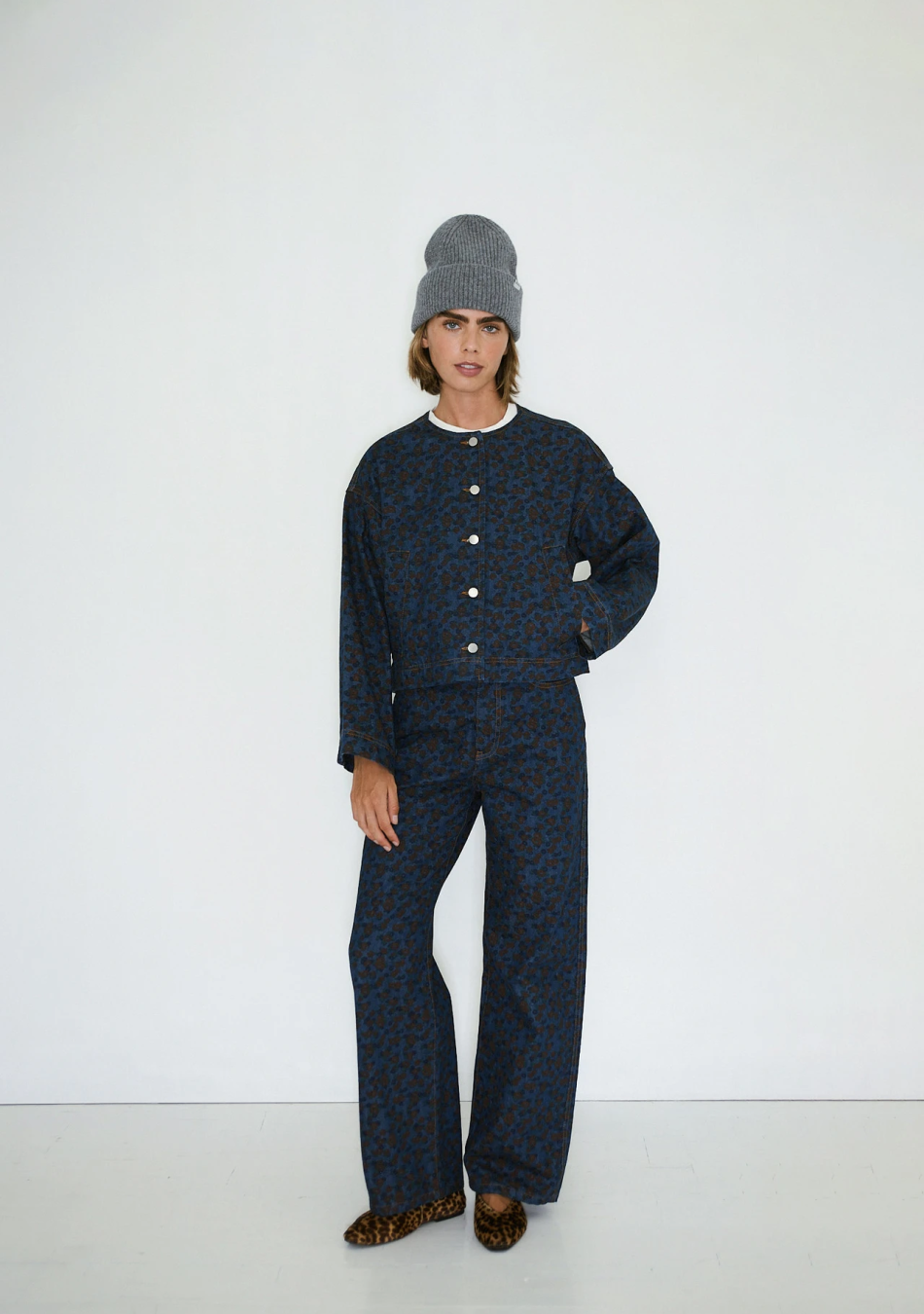 THE TINY BIG SISTER marca Española de ropa de mujer con un estilo conceptual y casual