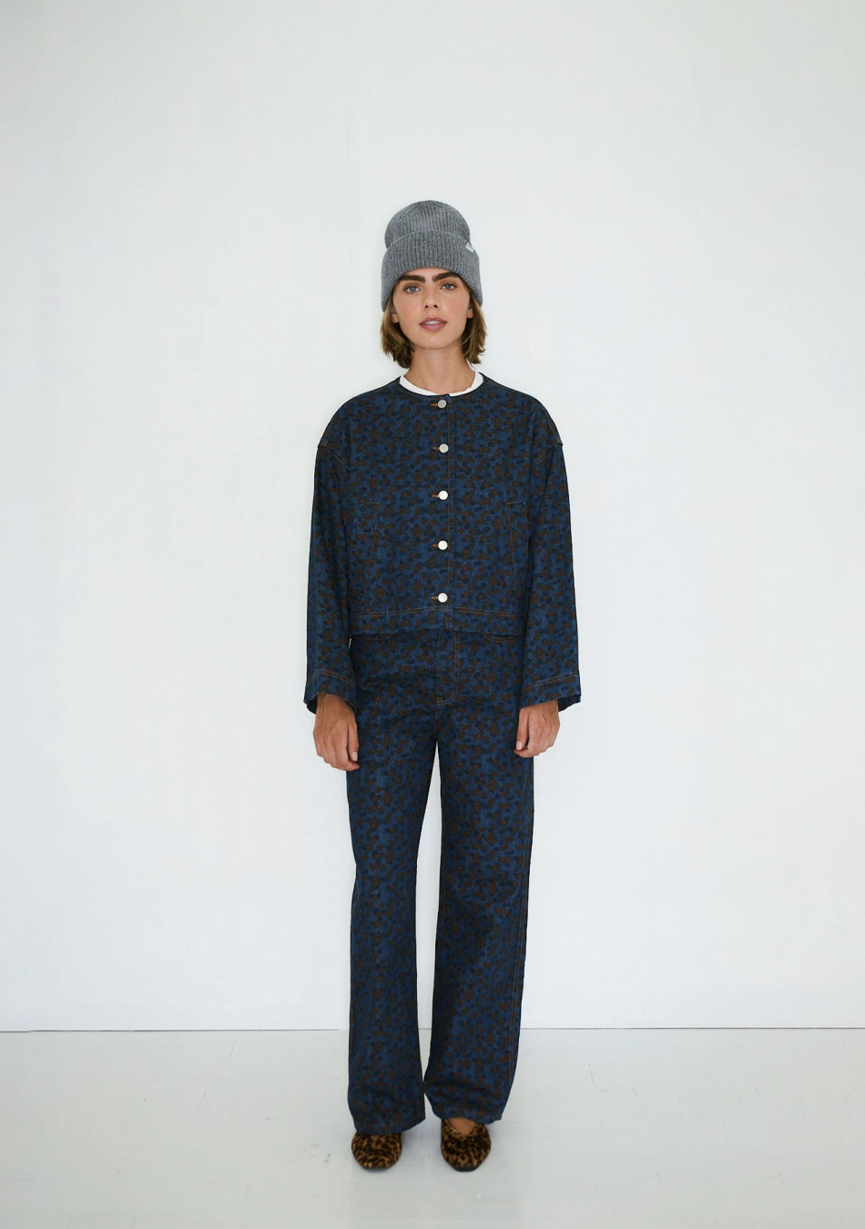 THE TINY BIG SISTER marca Española de ropa de mujer con un estilo conceptual y casual