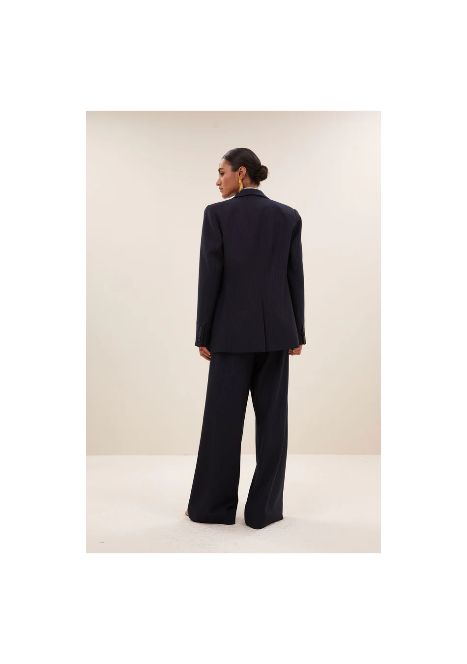 BY BAR marca nórdica de mujer con un estilo conceptual y cómodo
