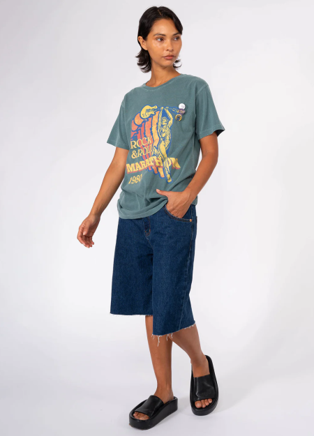NEWTONE marca francesa de camisetas y sudaderas de estilo  casual con estampados muy gamberros