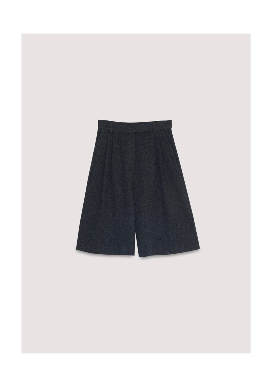 THE NEW SOCIETY marca española de ropa para mujer estilo atemporal y contemporáneo.