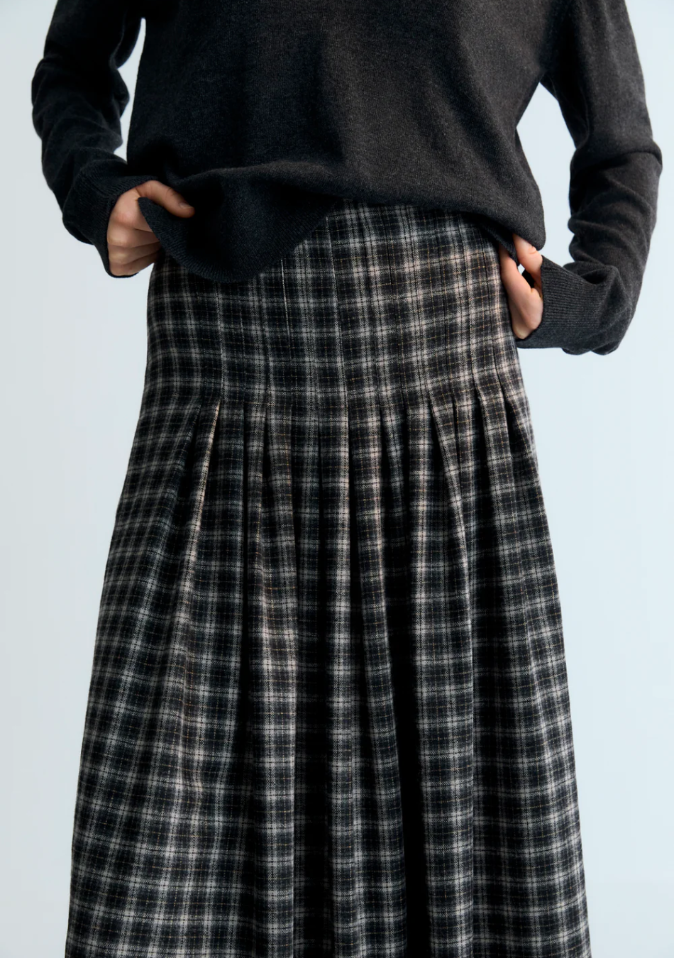 THE NEW SOCIETY marca española de ropa para mujer estilo atemporal y contemporáneo.