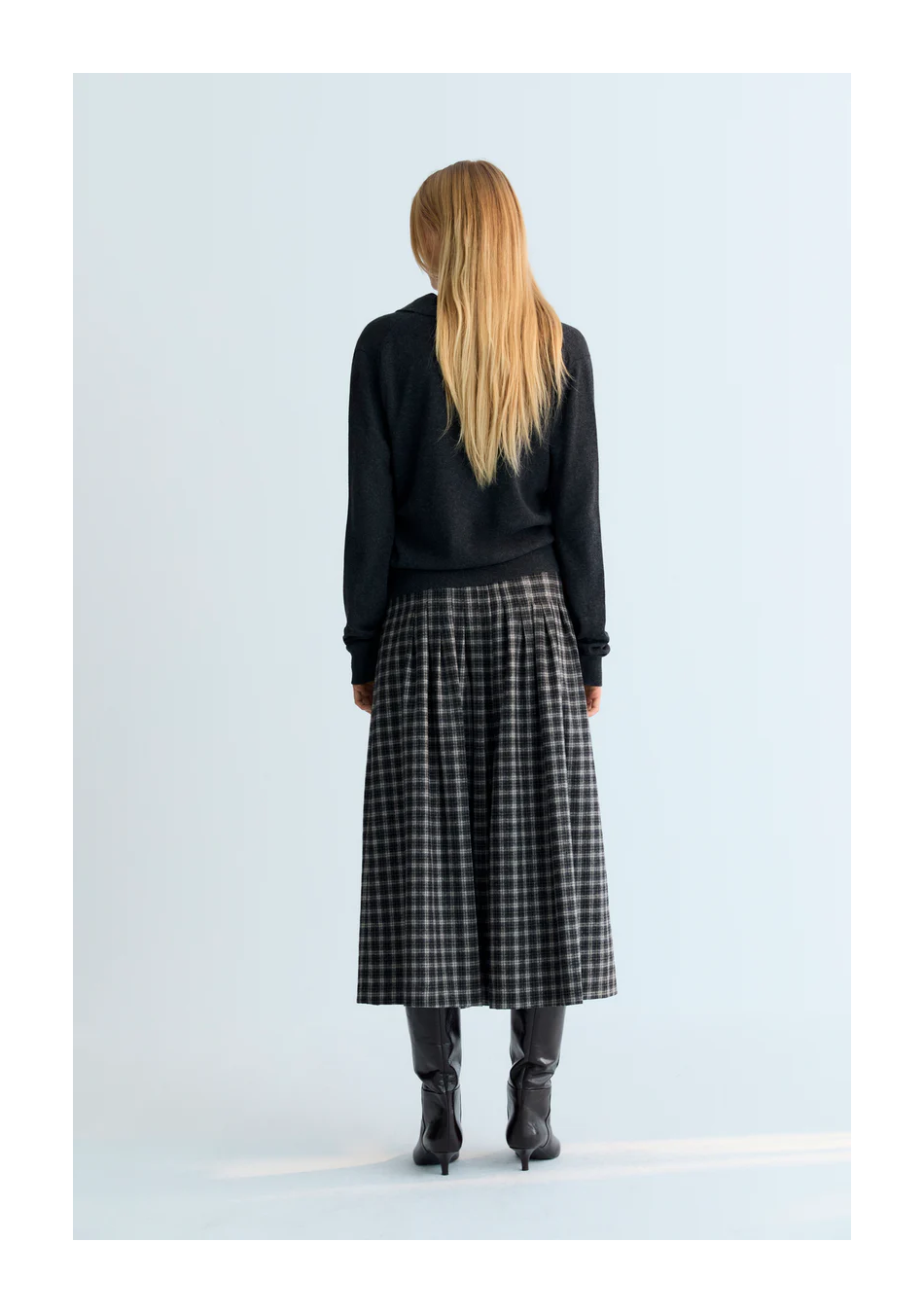THE NEW SOCIETY marca española de ropa para mujer estilo atemporal y contemporáneo.
