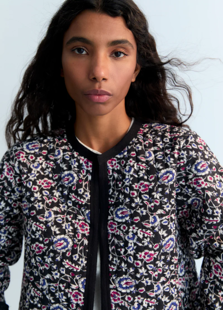 THE NEW SOCIETY marca española de ropa para mujer estilo atemporal y contemporáneo.