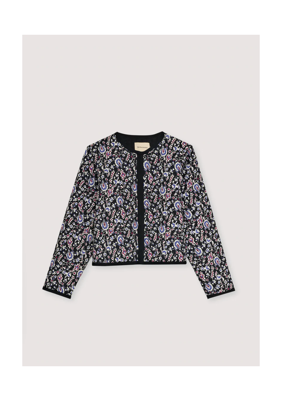 THE NEW SOCIETY marca española de ropa para mujer estilo atemporal y contemporáneo.