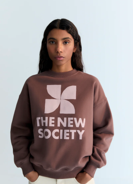 THE NEW SOCIETY marca española de ropa para mujer estilo atemporal y contemporáneo.