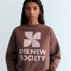 THE NEW SOCIETY marca española de ropa para mujer estilo atemporal y contemporáneo.