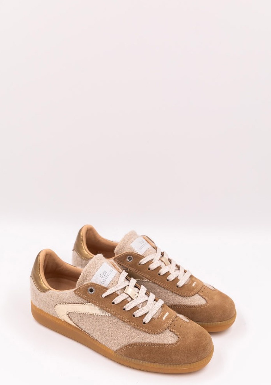 0-105 marca francesa de sneakers con diseño calidad y comodidad