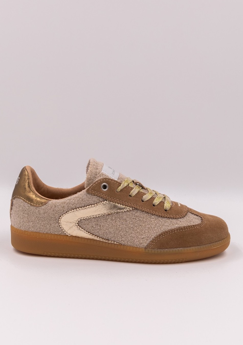0-105 marca francesa de sneakers con diseño calidad y comodidad