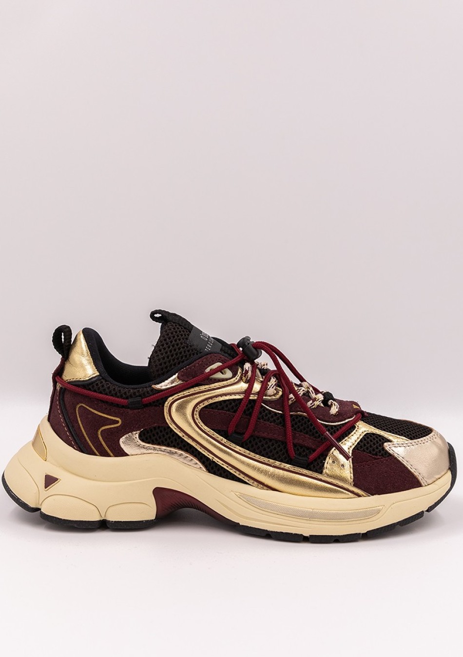 0-105 marca francesa de sneakers con diseño calidad y comodidad