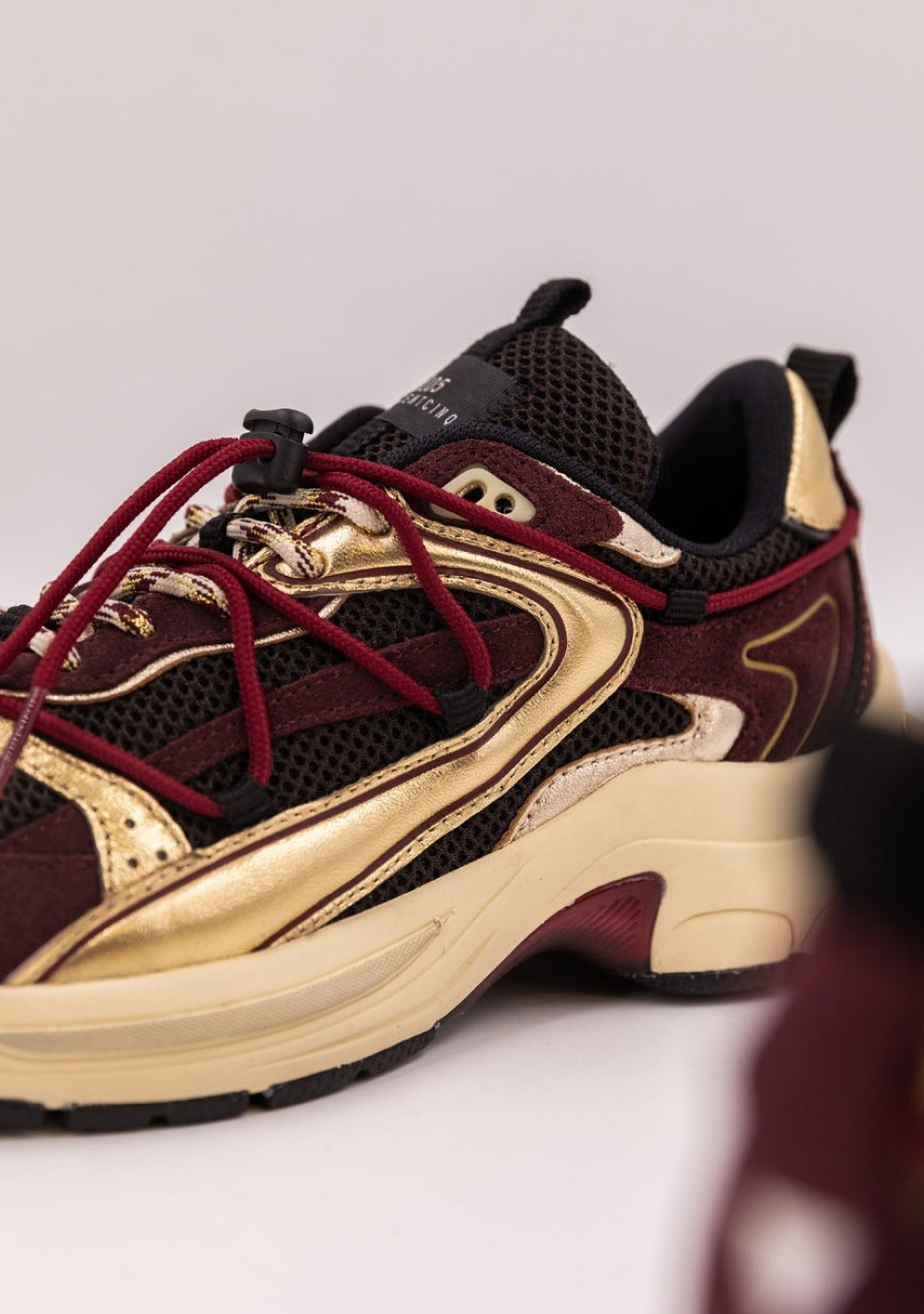 0-105 marca francesa de sneakers con diseño calidad y comodidad