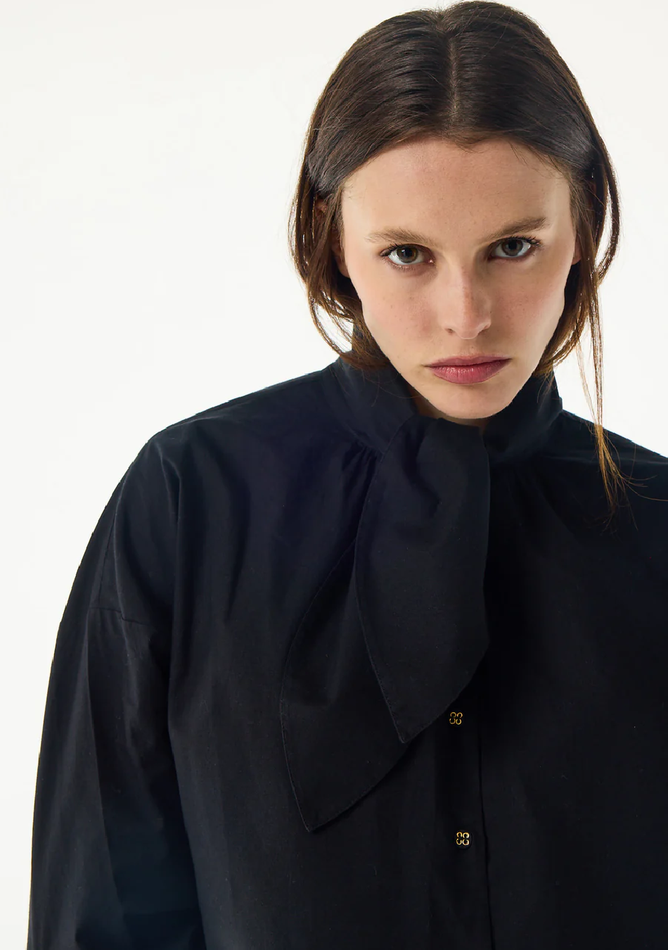 BELLEPIECE ropa de mujer con estilo y sencillez en blusas y prendas con un carácter femenino