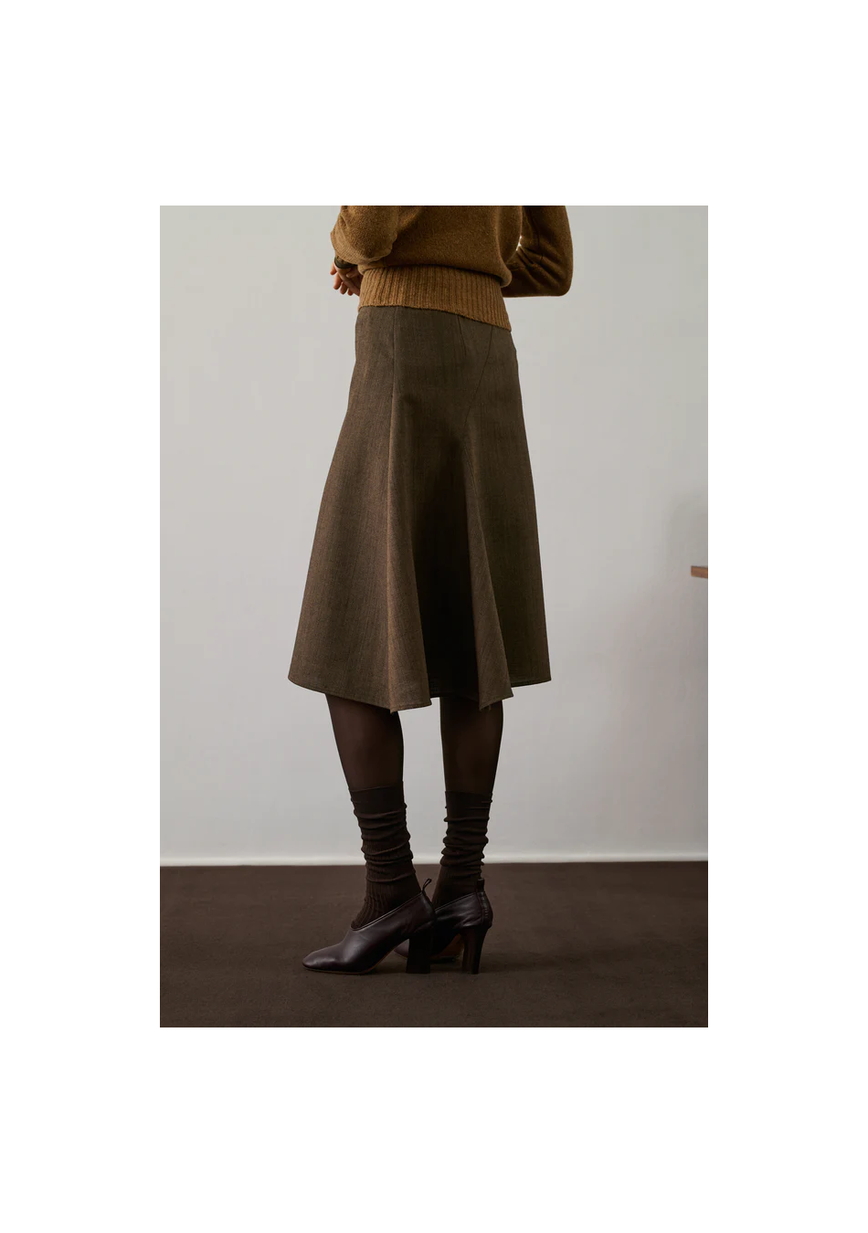 SOEUR marca francesa de ropa para una mujer con un estilo femenino y conceptual