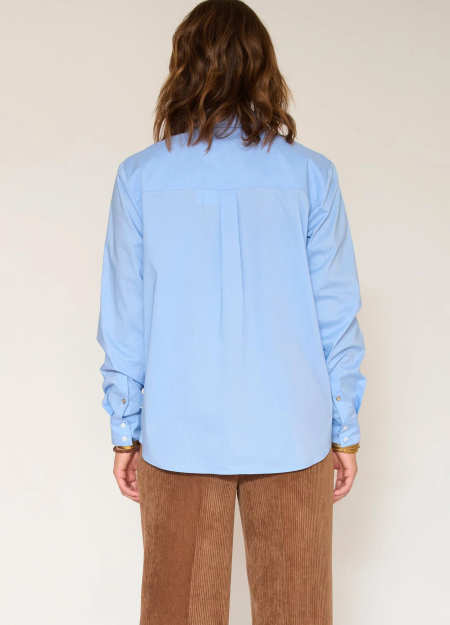 MKT marca francesa para una mujer con un estilo rockero y casual 2