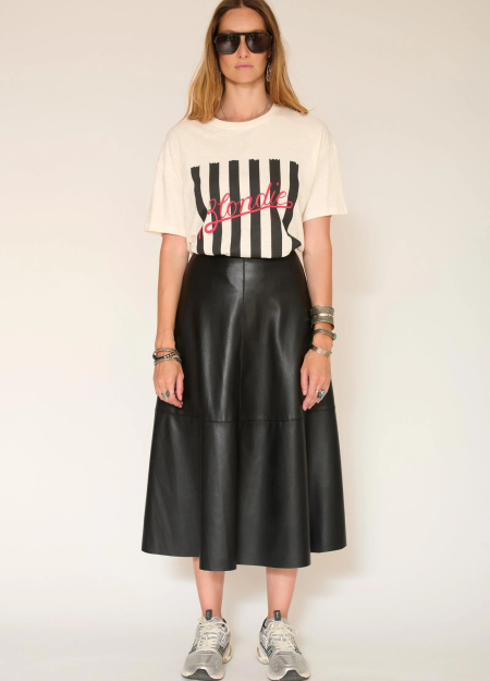 MKT marca francesa para una mujer con un estilo rockero y casual